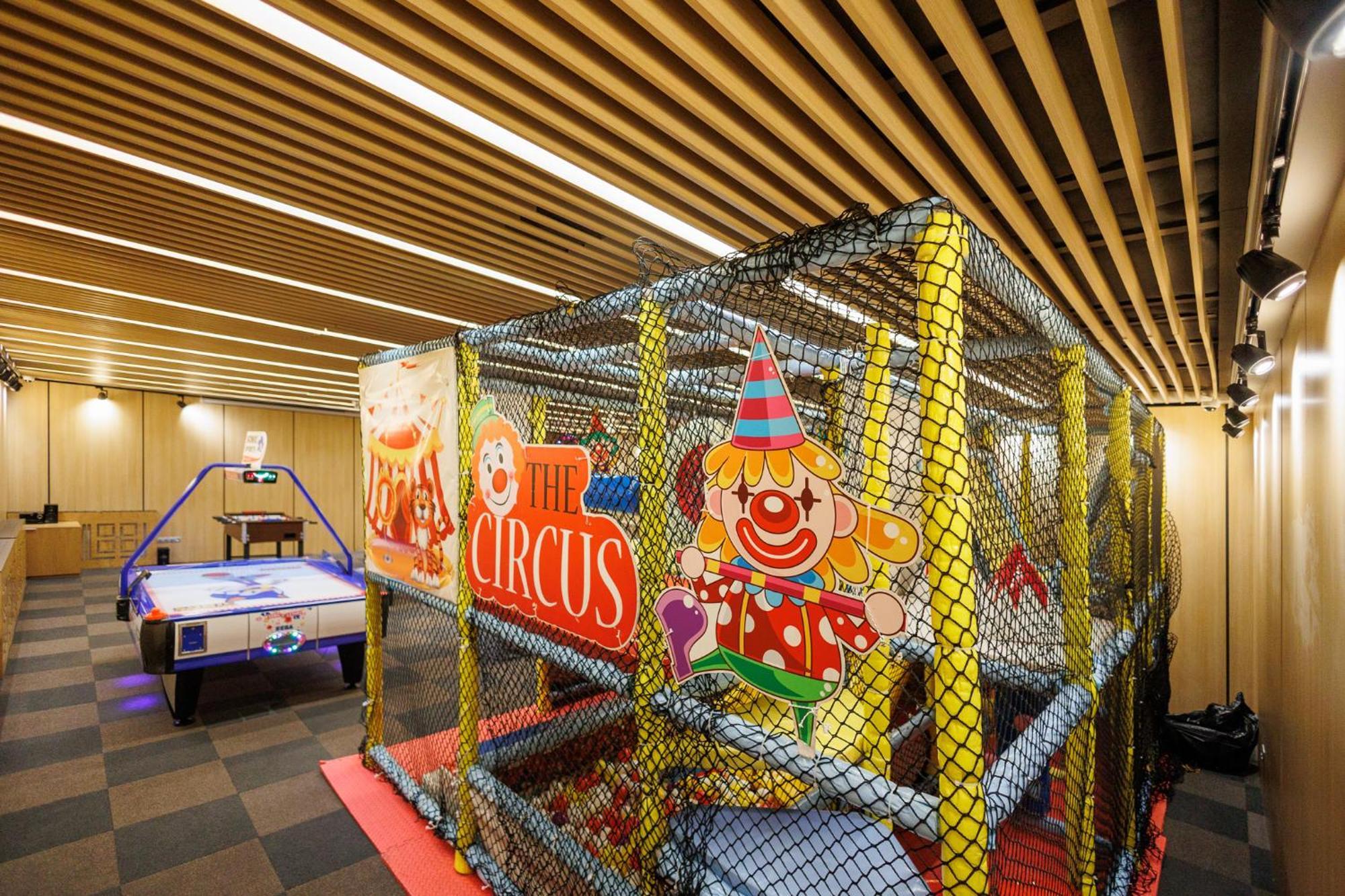 Lucky Bansko Aparthotel Spa & Relax Ngoại thất bức ảnh The Children's Area