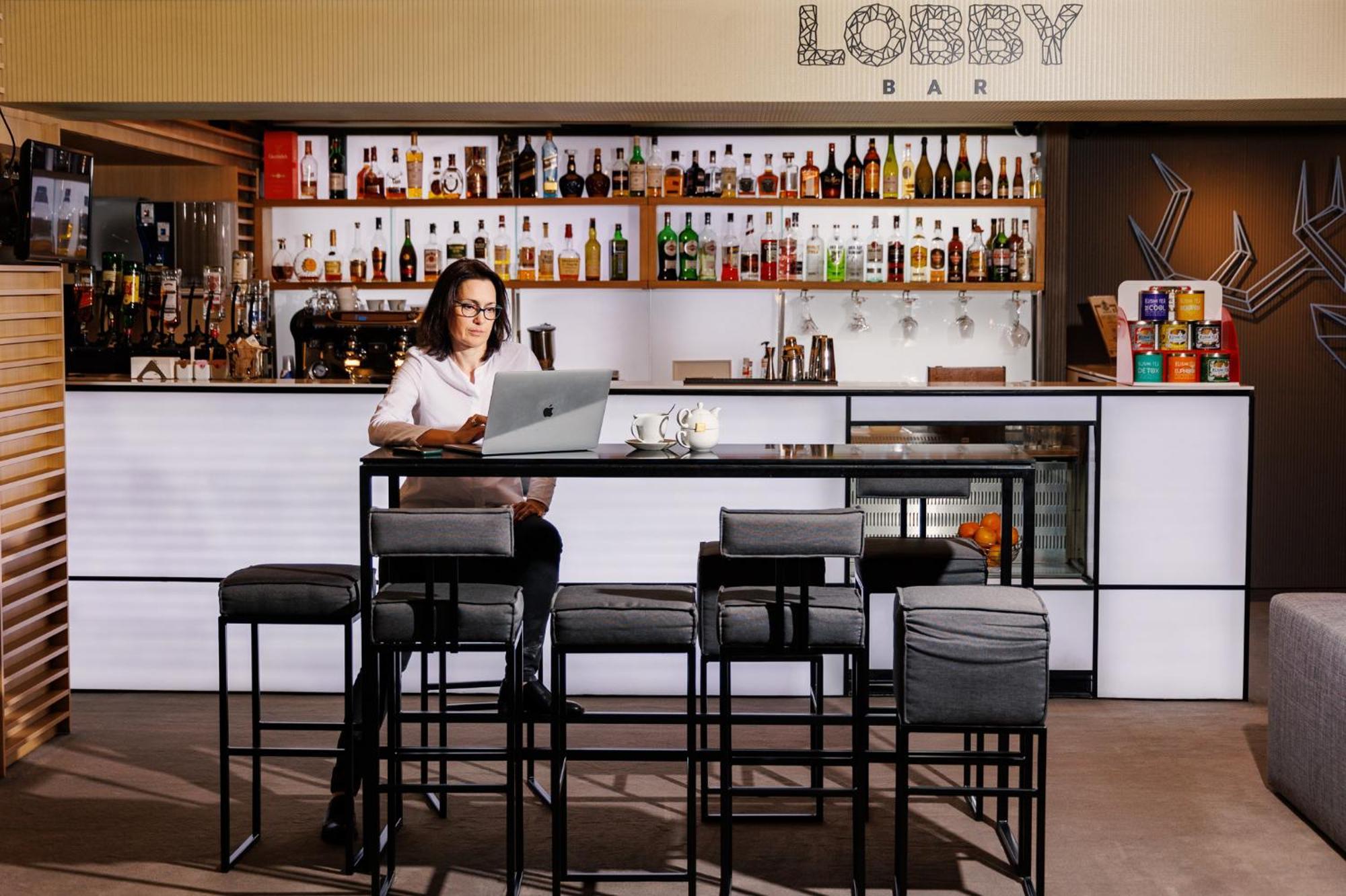 Lucky Bansko Aparthotel Spa & Relax Ngoại thất bức ảnh Lobby Bar