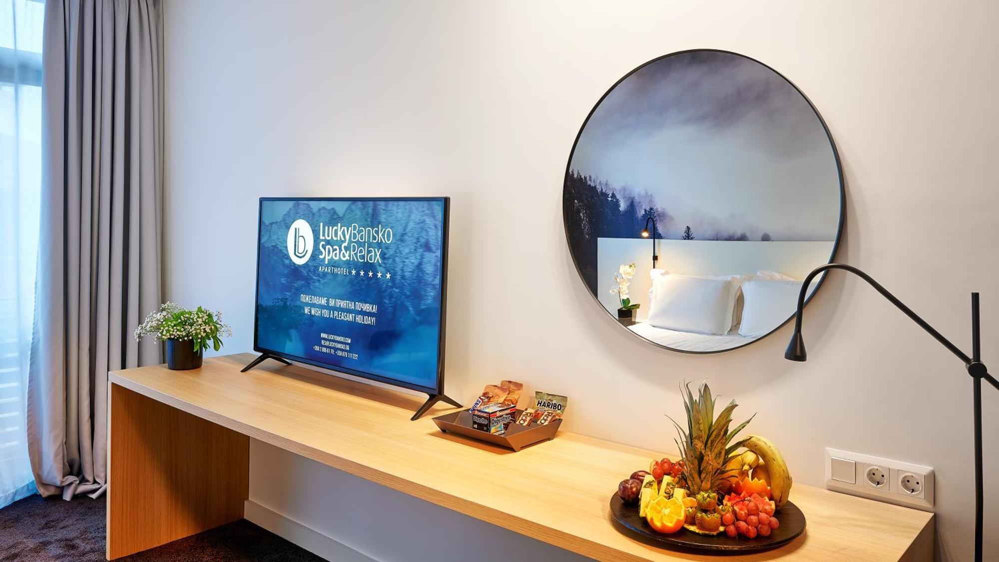Lucky Bansko Aparthotel Spa & Relax Ngoại thất bức ảnh A room at Legoland Spaland