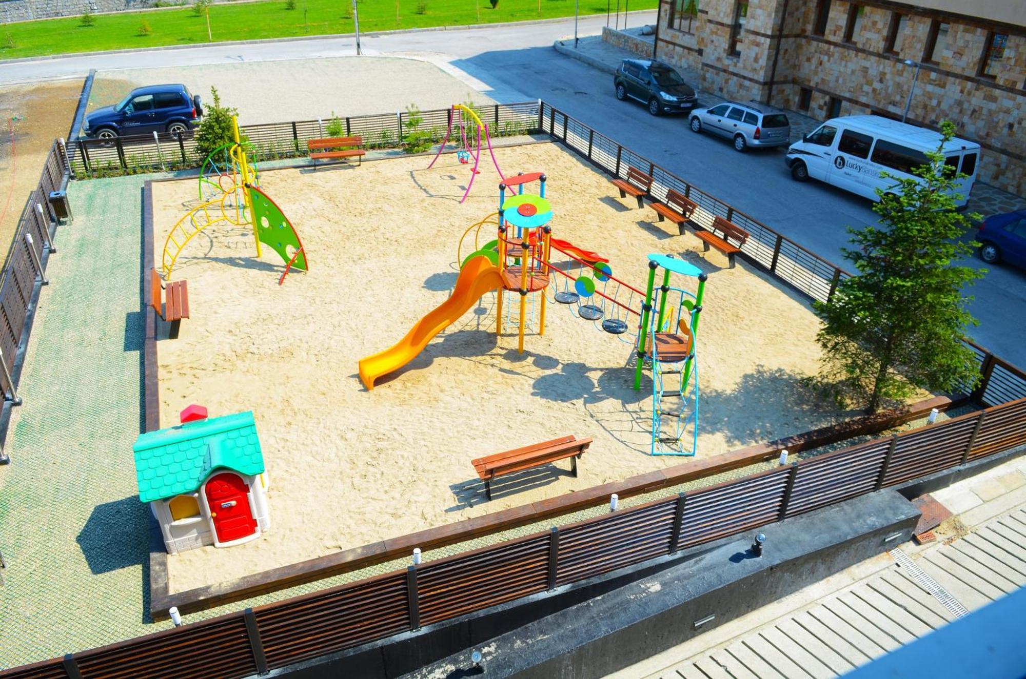 Lucky Bansko Aparthotel Spa & Relax Ngoại thất bức ảnh Playground in the city of Novi Sad, Serbia